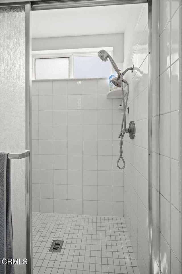 3151 W Hemlock St, Oxnard, CA 93035 - full bathroom with a shower stall