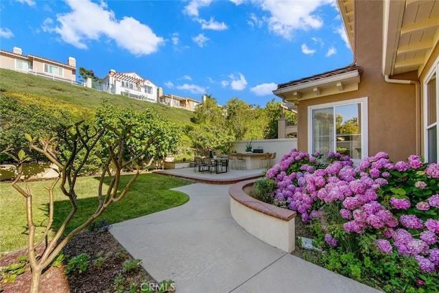 14 Pavona, Newport Coast, CA 92657 - view of home's community with a patio area
