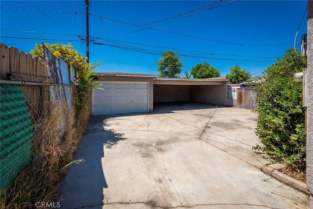 1132 E 65th St, Los Angeles, CA 90001 - garage featuring concrete driveway