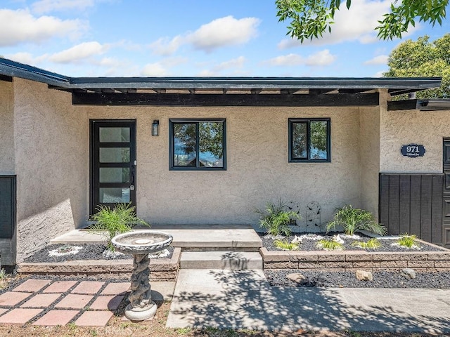 971 N Clifford Ave, Rialto, CA 92376 - entrance to property with stucco siding and a patio