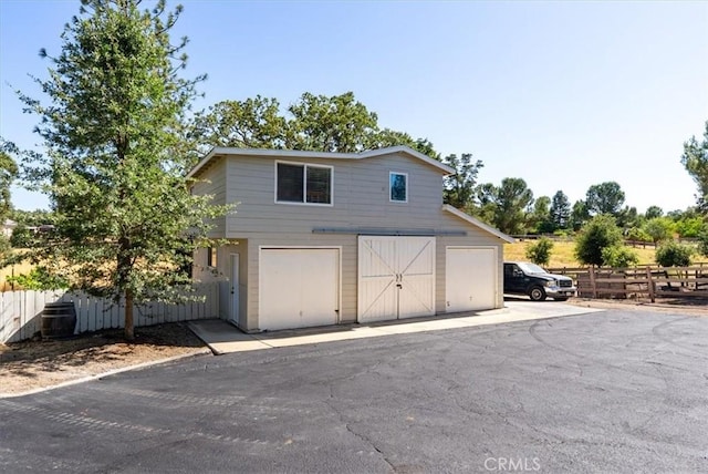 553 Well Rd, Templeton, CA 93465 - view of garage