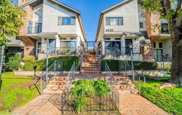 9620 Sepulveda Blvd Unit 4, North Hills, CA 91343 - multi unit property with stucco siding and stairs