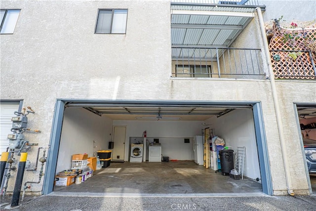 9620 Sepulveda Blvd Unit 4, North Hills, CA 91343 - rear view of house featuring separate washer and dryer, stucco siding, and a garage