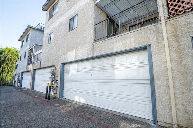 9620 Sepulveda Blvd Unit 4, North Hills, CA 91343 - view of garage