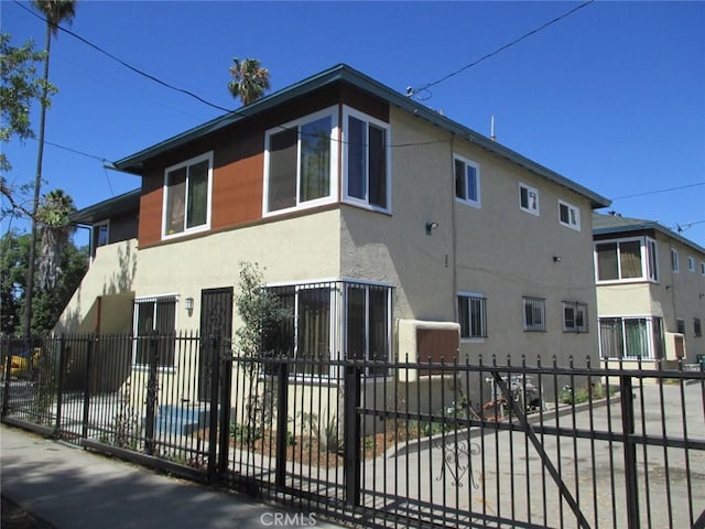 342346 W Palm St, Compton, CA 90220 - view of side of property with stucco siding