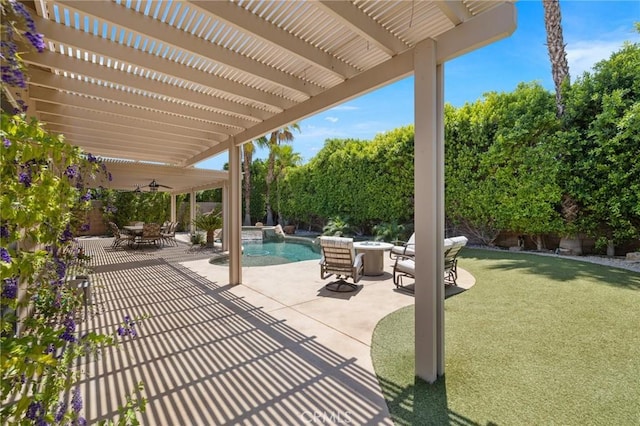 79787 Parkway Esplanade N, La Quinta, CA 92253 - fenced backyard with ceiling fan, a patio area, outdoor dining area, a pergola, and a pool with connected hot tub