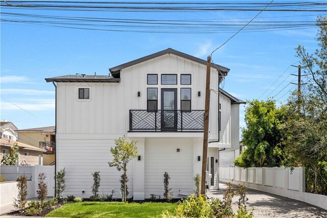 2102 Marshallfield Ln Unit B, Redondo Beach, CA 90278 - modern farmhouse featuring board and batten siding