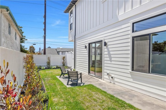 2102 Marshallfield Ln Unit B, Redondo Beach, CA 90278 - view of yard with a patio area