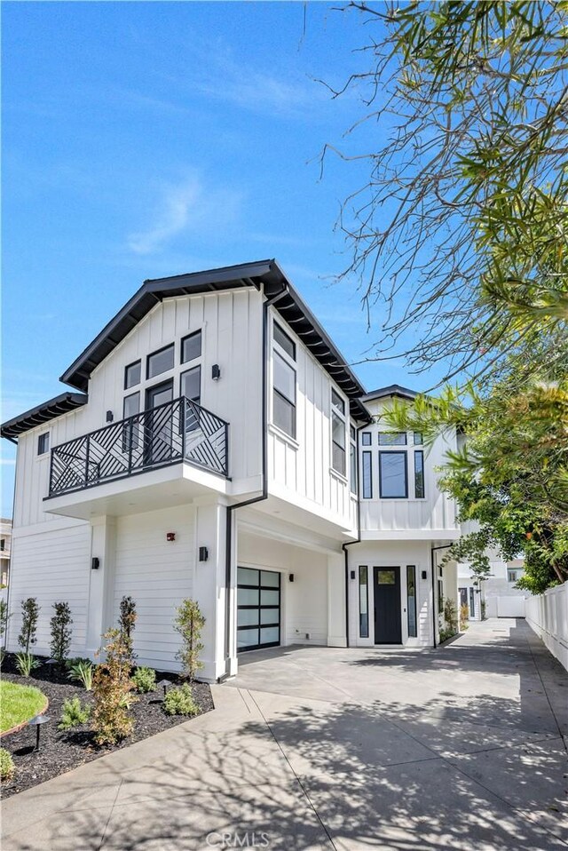 2102 Marshallfield Ln Unit B, Redondo Beach, CA 90278 - modern inspired farmhouse featuring a balcony, board and batten siding, a garage, and concrete driveway