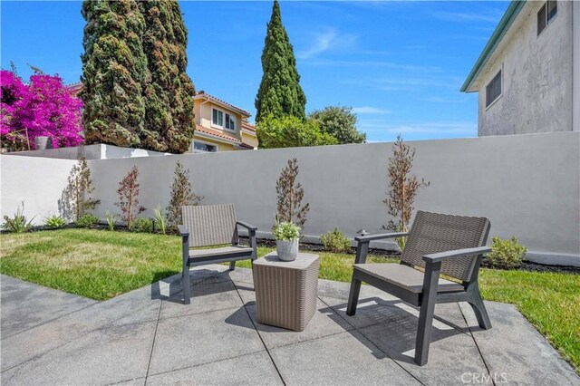 2102 Marshallfield Ln Unit B, Redondo Beach, CA 90278 - fenced backyard featuring a patio