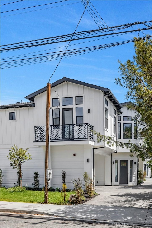2102 Marshallfield Ln Unit B, Redondo Beach, CA 90278 - view of front of house with a balcony, board and batten siding, and concrete driveway