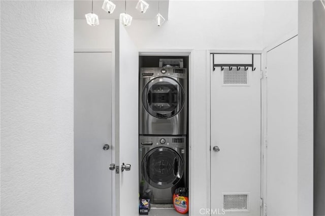 1237 E 6th St Unit 306, Long Beach, CA 90802 - laundry room with stacked washer / dryer
