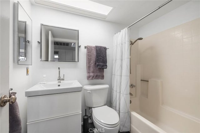 1237 E 6th St Unit 306, Long Beach, CA 90802 - full bathroom with shower / tub combo with curtain and vanity