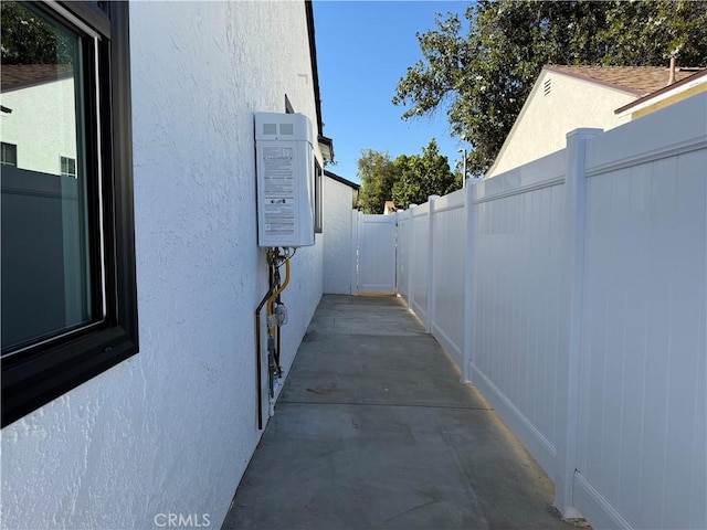 17532 Hamlin St, Lake Balboa, CA 91406 - view of side of home with stucco siding