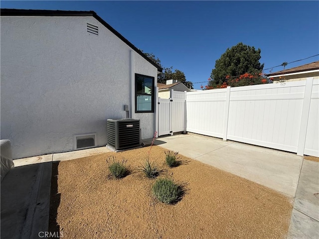 17532 Hamlin St, Lake Balboa, CA 91406 - view of patio / terrace