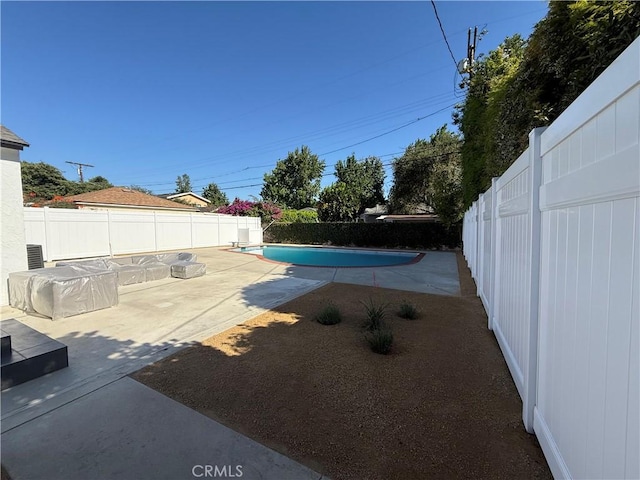 17532 Hamlin St, Lake Balboa, CA 91406 - view of pool with a fenced backyard and a patio area