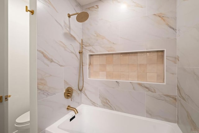 835 Cathy Ln, Cardiff By The Sea, CA 92007 - full bath with washtub / shower combination and toilet