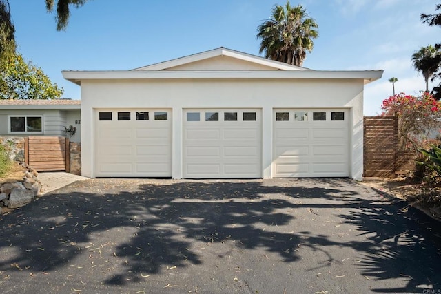 835 Cathy Ln, Cardiff By The Sea, CA 92007 - view of garage