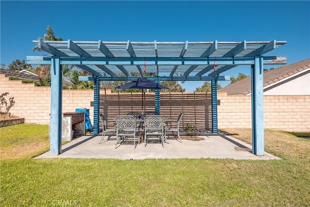 12356 Thistle Dr, Rancho Cucamonga, CA 91739 - fenced backyard featuring a patio and a pergola