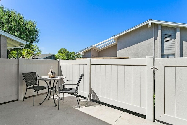 8815 Yuba Cir Unit 1102B, Huntington Beach, CA 92646 - view of patio with outdoor dining area