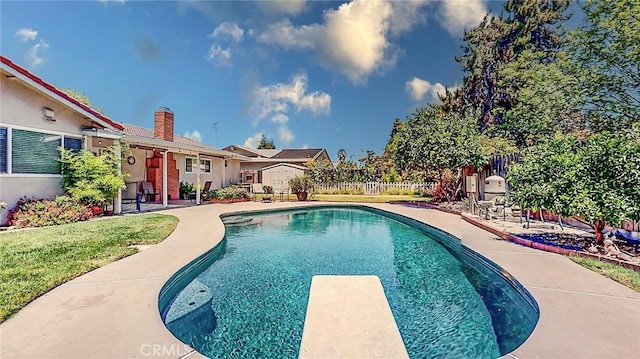 3360 Vanderbilt Ave, Turlock, CA 95382 - view of pool featuring a patio, a diving board, and a storage unit