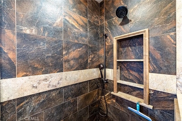 35467 Meadow Park Cir, Wildomar, CA 92595 - full bathroom featuring tiled shower