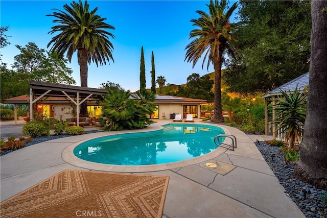 24537 Dry Canyon Cold Creek Rd, Calabasas, CA 91302 - swimming pool with a patio area