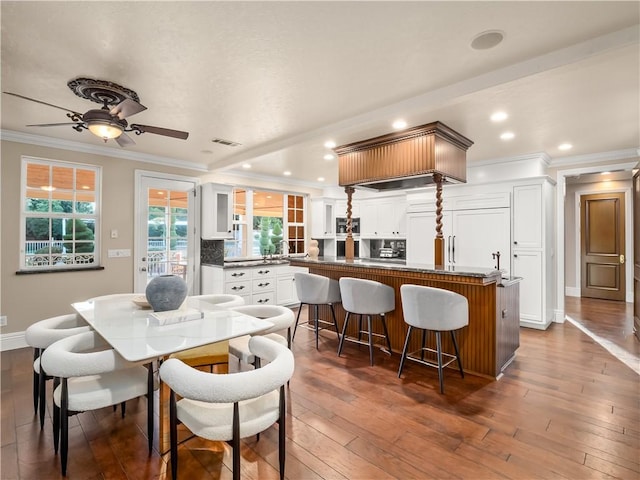 6550 N Blackhawk Ln, Clovis, CA 93619 - dining space with crown molding, dark wood-type flooring, a ceiling fan, and recessed lighting