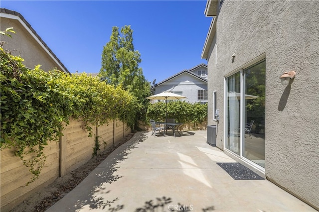 27151 Manor Cir Unit 54, Valencia, CA 91354 - fenced backyard featuring a patio and outdoor dining area