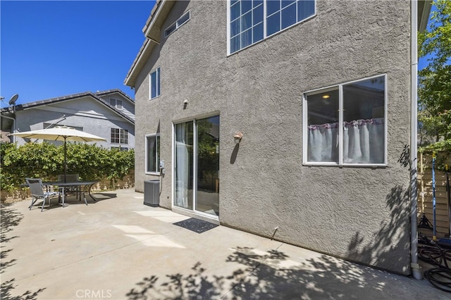 27151 Manor Cir Unit 54, Valencia, CA 91354 - rear view of house featuring stucco siding, a patio area, and outdoor dining area