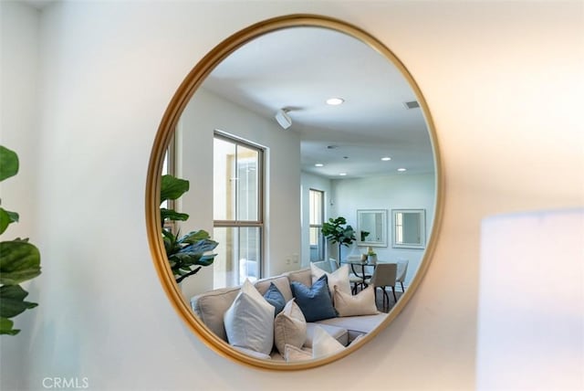 180 Guinevere, Irvine, CA 92620 - detailed view of recessed lighting