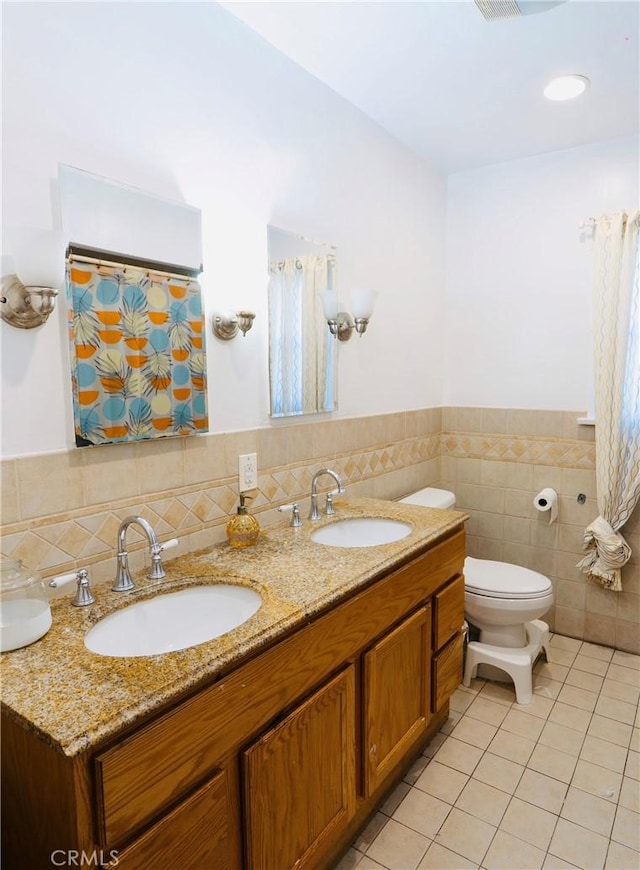 658 W 120th St, Los Angeles, CA 90044 - full bathroom with tile patterned floors, double vanity, tile walls, and a shower with shower curtain