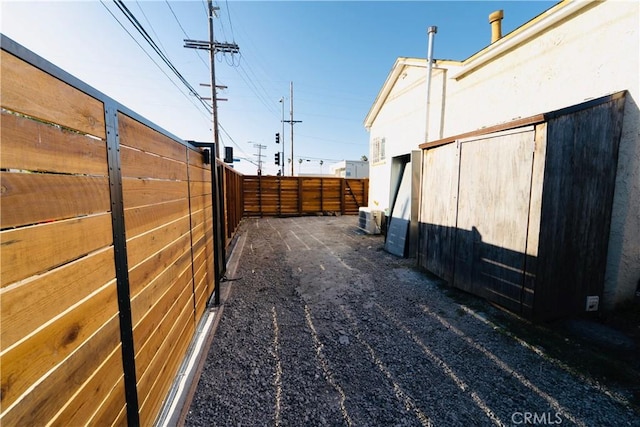 658 W 120th St, Los Angeles, CA 90044 - view of fenced backyard