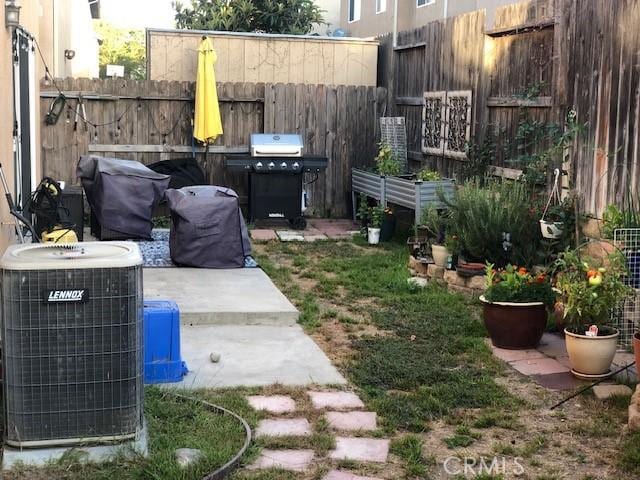 2237 Pajaro St, Oxnard, CA 93030 - fenced backyard with a garden and a patio area