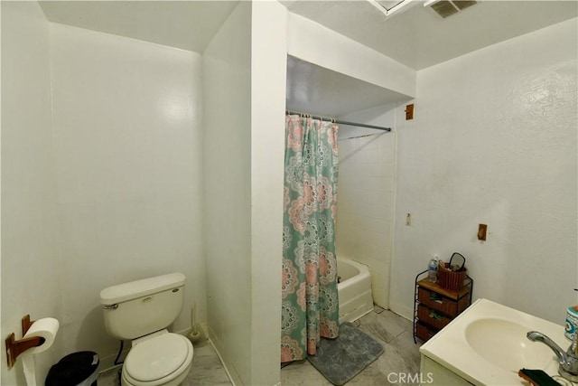 3945 Woolwine Dr, Los Angeles, CA 90063 - full bath with shower / tub combo with curtain and vanity