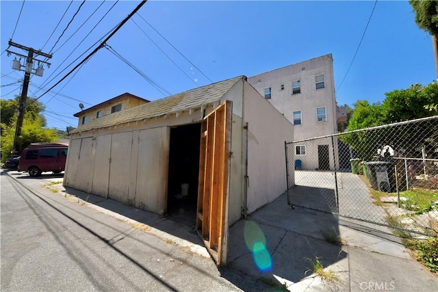 3945 Woolwine Dr, Los Angeles, CA 90063 - garage featuring a storage shed