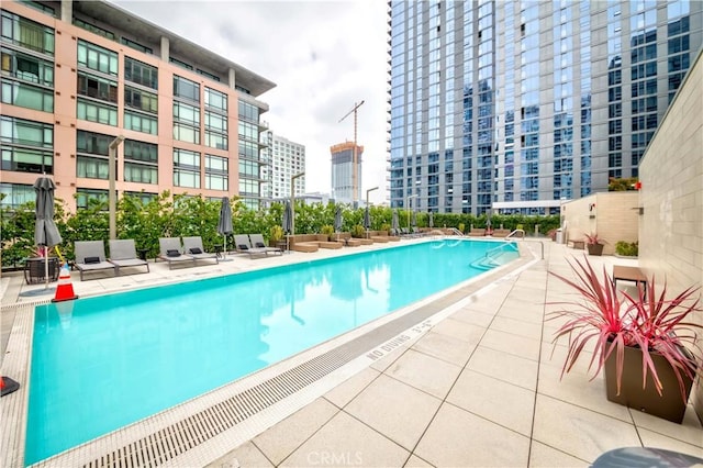 1155 S Grand Ave Unit 1008, Los Angeles, CA 90015 - community pool featuring a city view and a patio