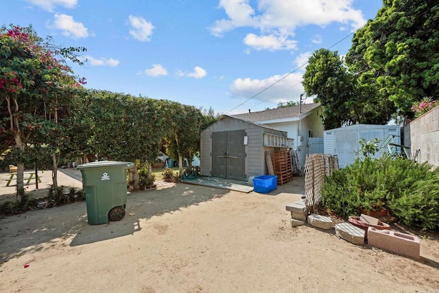 102 Sierra Way, Chula Vista, CA 91911 - view of yard with a shed