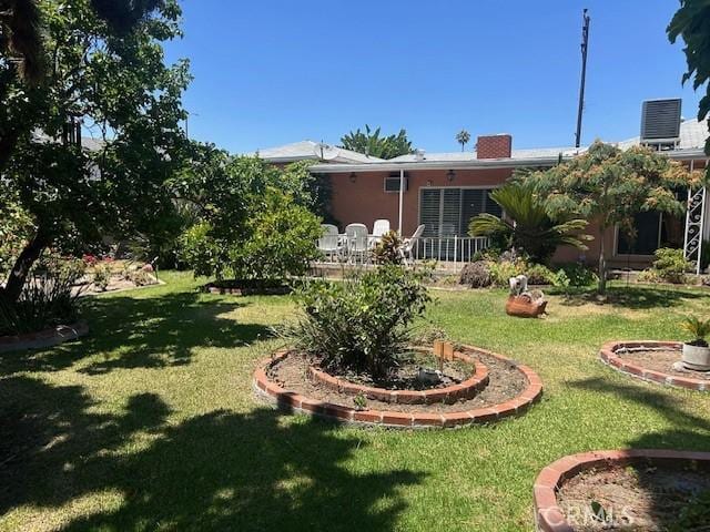 1220 W L St, Wilmington, CA 90744 - view of green lawn