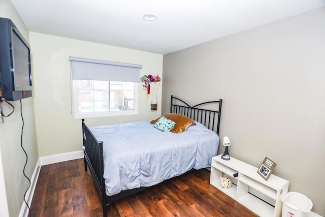 1560 Cavernt Pt, Chula Vista, CA 91911 - bedroom with wood finished floors and baseboards