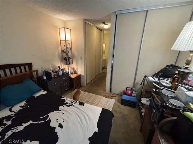 550 W Regent St Unit 338, Inglewood, CA 90301 - bedroom featuring a textured ceiling and a closet