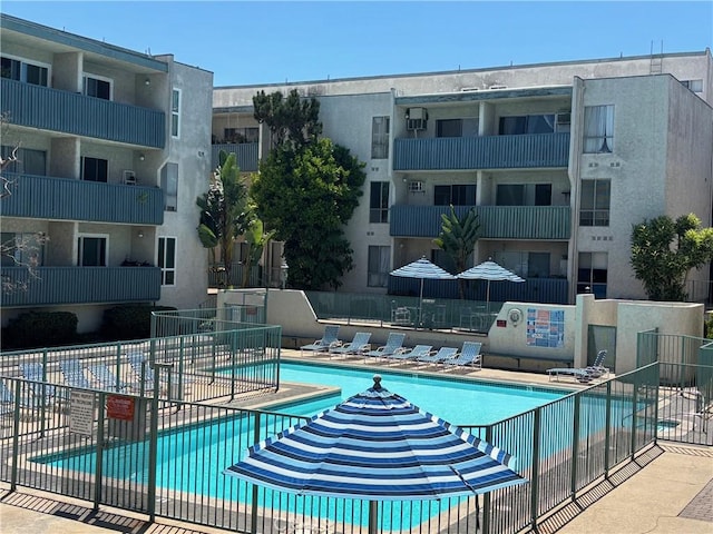 550 W Regent St Unit 338, Inglewood, CA 90301 - view of community pool