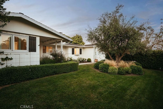 484 E 16th St, Costa Mesa, CA 92627 - view of green lawn