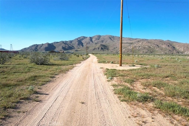 64 La Mesa Rd, Apple Valley, CA 92308