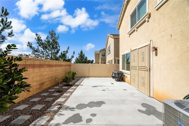 872 Bluebell Way, Beaumont, CA 92223 - fenced backyard featuring a patio area