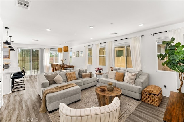 872 Bluebell Way, Beaumont, CA 92223 - living area featuring wood finished floors and recessed lighting