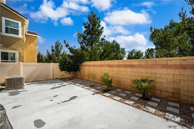 872 Bluebell Way, Beaumont, CA 92223 - fenced backyard featuring a patio area