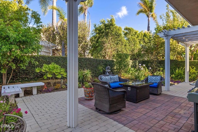 2106 Fox Den Ct, Oxnard, CA 93036 - fenced backyard with a pergola, a patio, and an outdoor living space