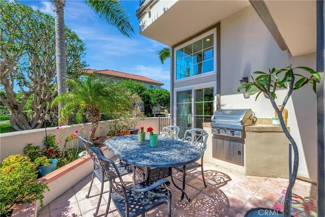 19325 Peachtree Ln, Huntington Beach, CA 92648 - view of patio with an outdoor kitchen and outdoor dining space