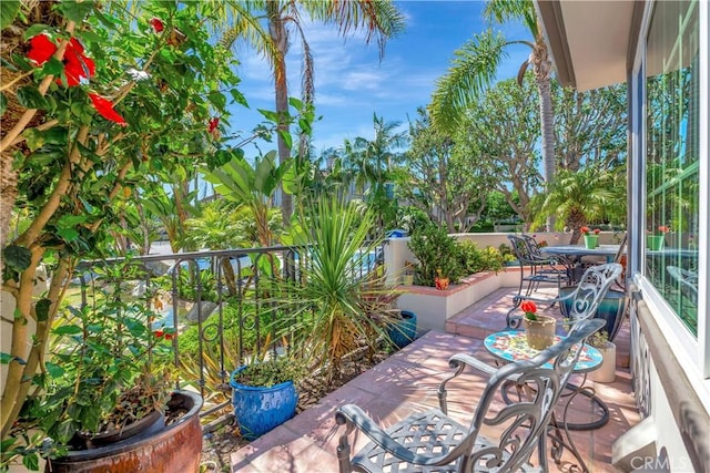 19325 Peachtree Ln, Huntington Beach, CA 92648 - view of balcony